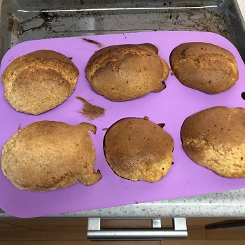 モンスターズ インク シリコーンプチケーキ型 ダイソー を使ってお菓子作り アトリエ コイケイコ